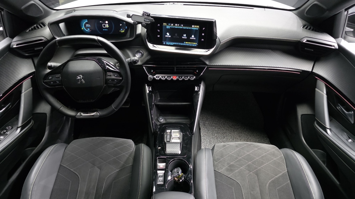 Peugeot 208, 2023 — фото 6 из 12