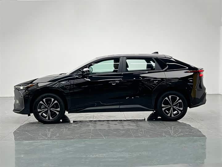 Toyota bZ4X Platinum, 2026 — фото 3 из 9