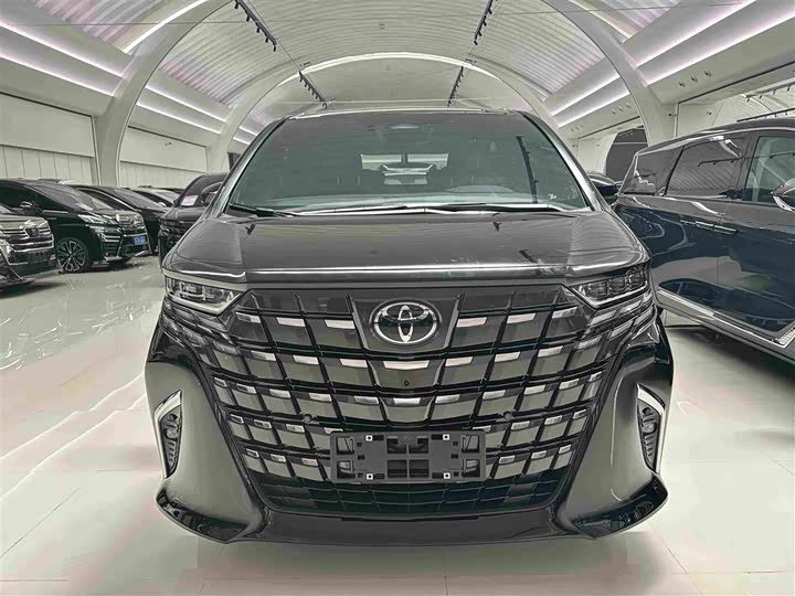 Toyota Alphard, 2024 — фото 2 из 9