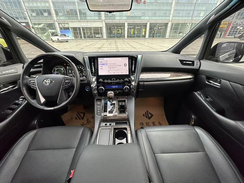 Toyota Vellfire, 2022 — фото 8 из 11