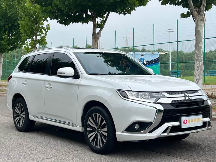Mitsubishi Outlander, 2023 — фото 3 из 9