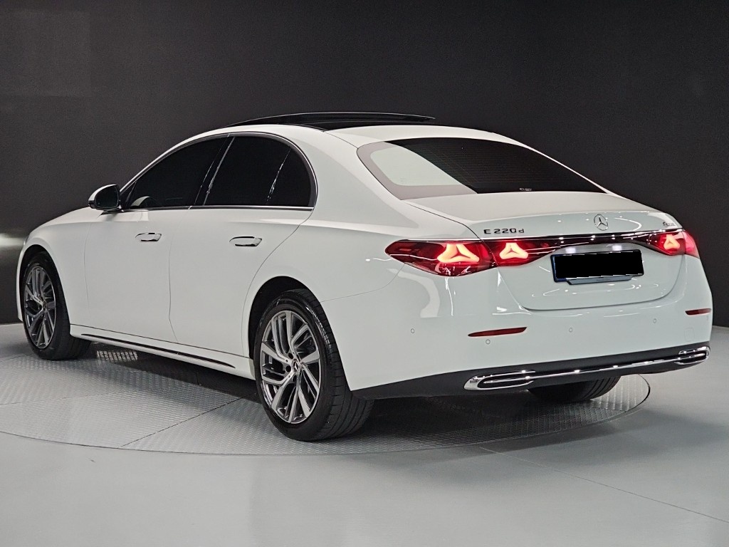 Mercedes-Benz E-Class, 2024 — фото 3 из 12