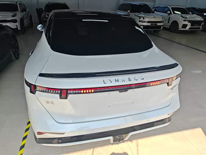 Lynk & Co 07 EM-P Hybrid, 2026 — фото 6 из 9