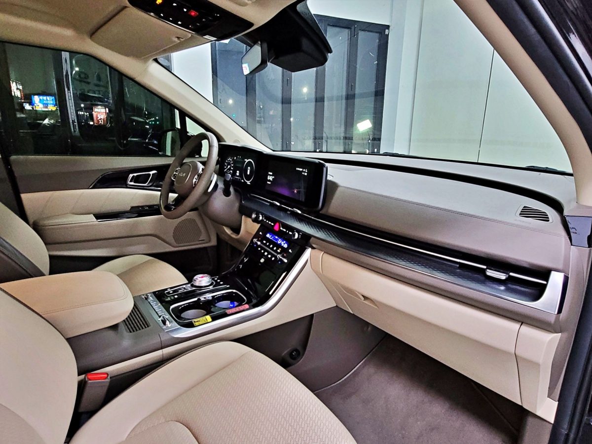 Kia Carnival, 2022 — фото 6 из 12