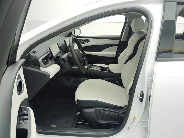 BYD Seal 05 DM-i Hybrid, 2025 — фото 9 из 9