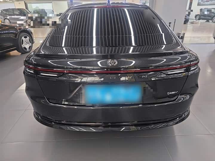 Toyota Crown Sedan, 2025 — фото 6 из 9