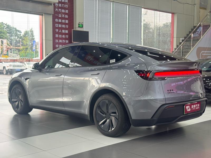 Tesla Model Y, 2026 — фото 4 из 12