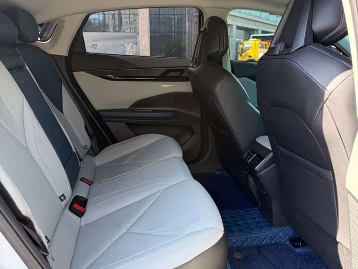 Changan UNI-V Hybrid, 2023 — фото 7 из 9