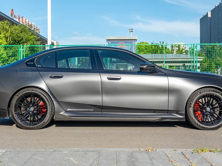 BMW M5 Hybrid, 2025 — фото 7 из 9