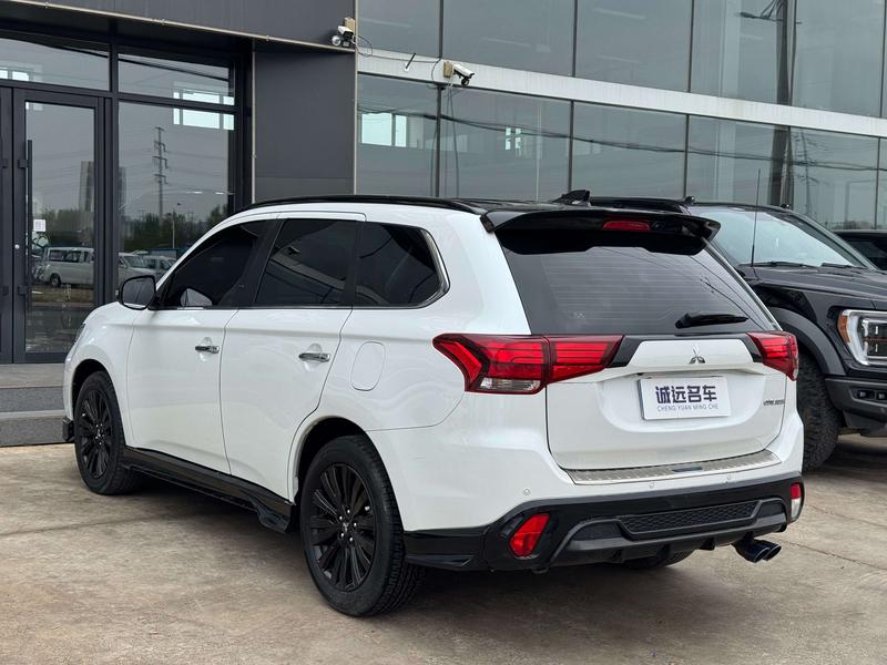 Mitsubishi Outlander, 2022 — фото 4 из 10
