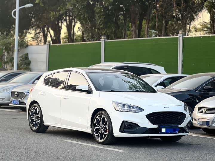 Ford Focus, 2021 — фото 3 из 9