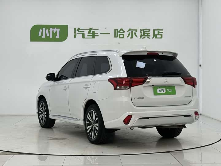 Mitsubishi Outlander, 2022 — фото 4 из 9