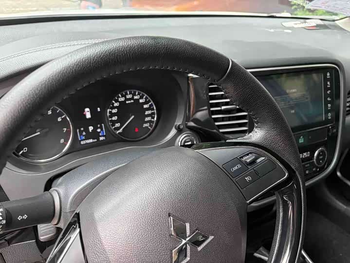 Mitsubishi Outlander, 2022 — фото 9 из 9