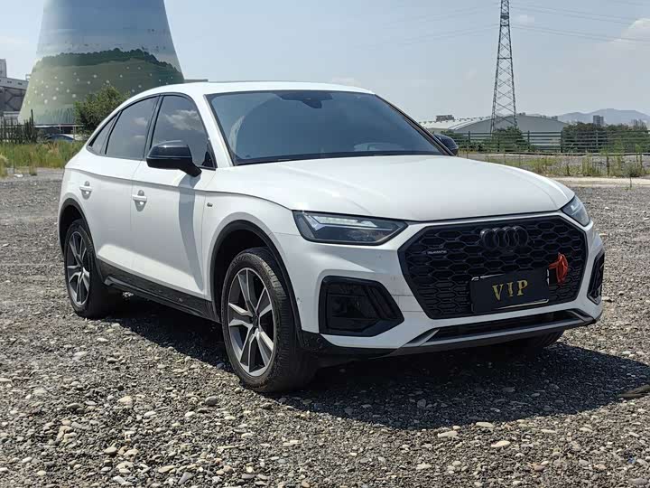 Audi Q5L Sportback, 2023 — фото 3 из 9