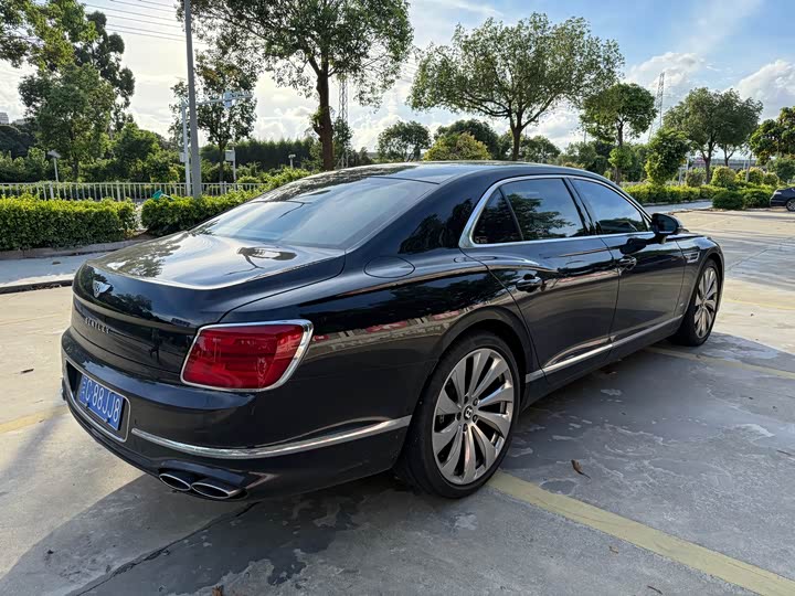 Bentley Flying Spur, 2021 — фото 8 из 9