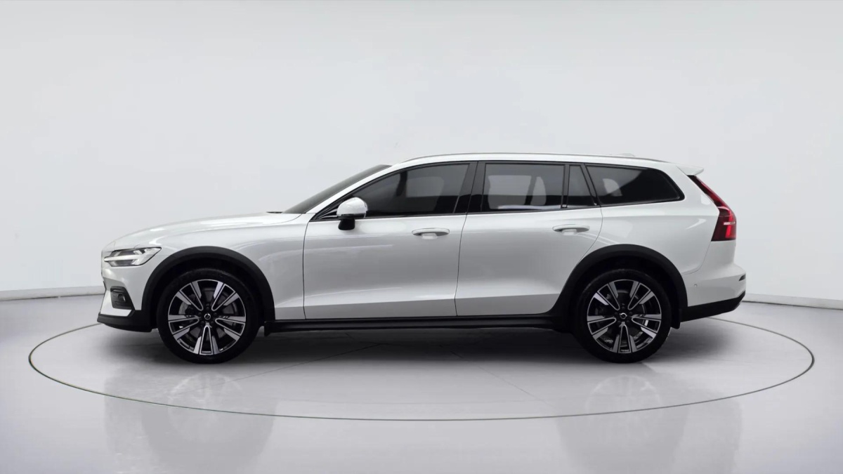 Volvo V60, 2023 — фото 3 из 12