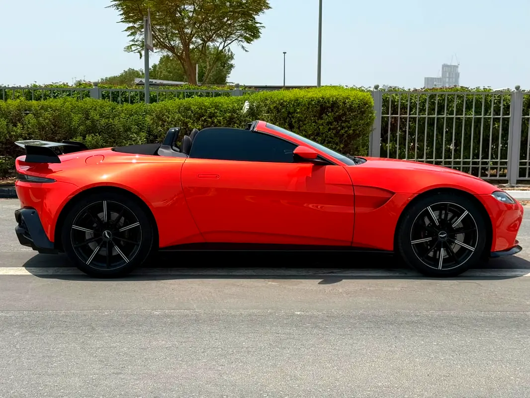 Aston Martin Vantage, 2022 — фото 4 из 10