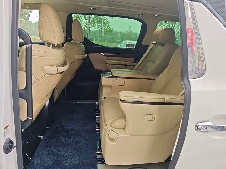 Toyota Vellfire, 2021 — фото 5 из 9
