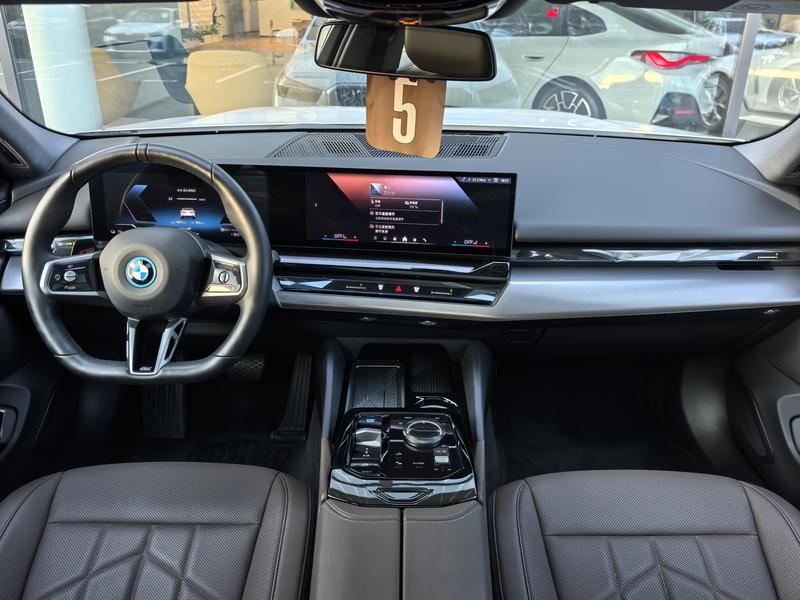 BMW i5, 2025 — фото 7 из 12