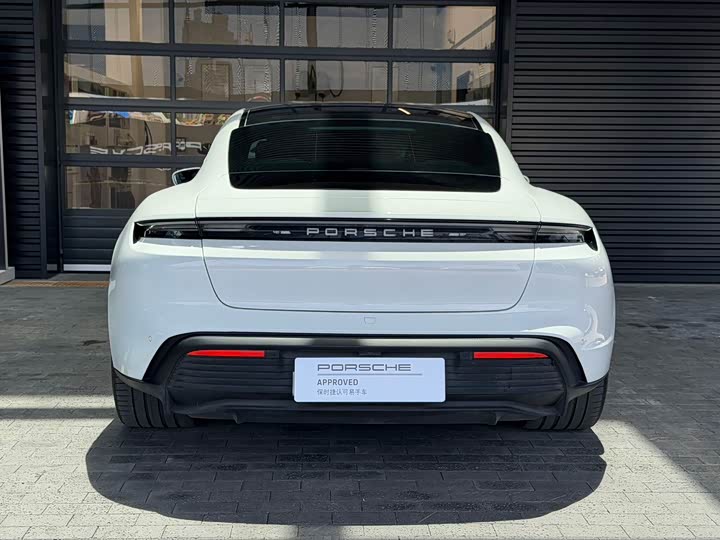 Porsche Taycan, 2025 — фото 8 из 9