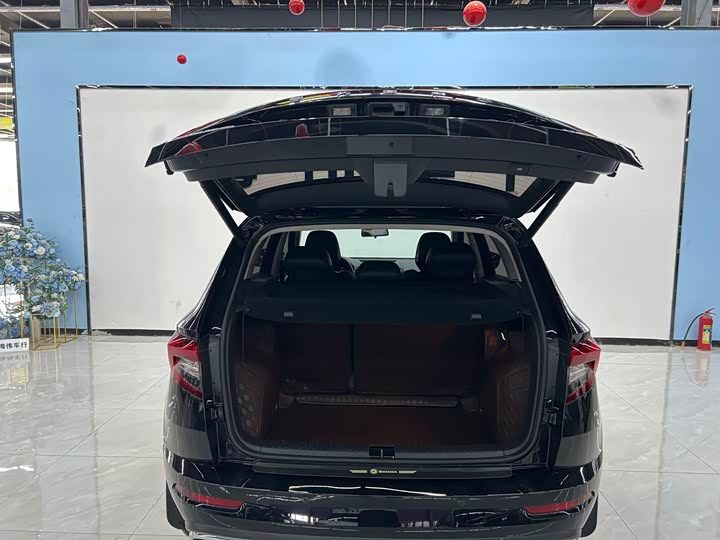 Skoda Karoq, 2023 — фото 6 из 9