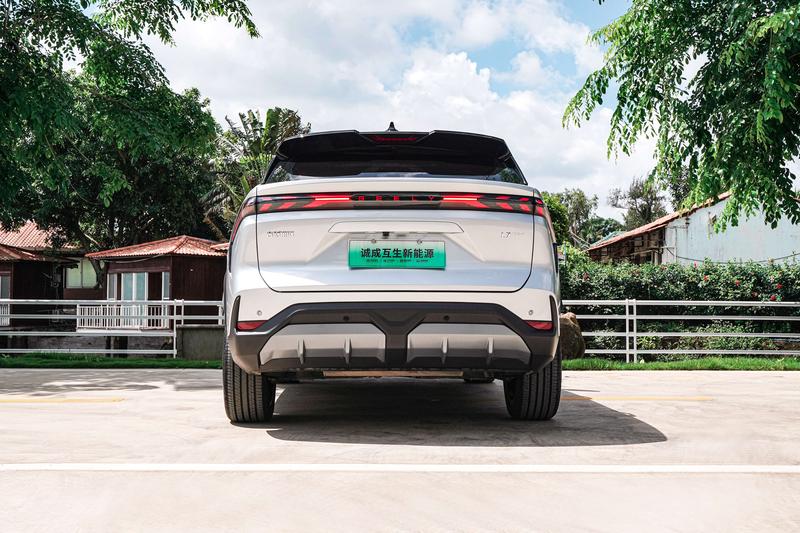 Geely Galaxy L7, 2024 — фото 4 из 12