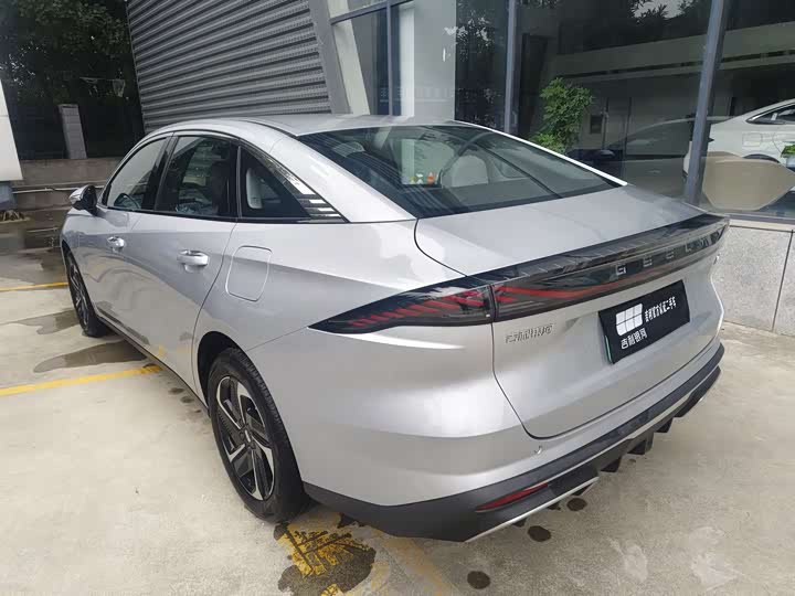 Geely Galaxy L6, 2024 — фото 6 из 9