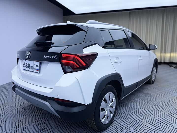 Toyota Yaris L Hatchback, 2022 — фото 7 из 9