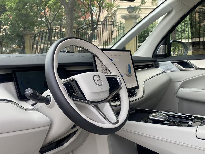 Volvo EM90, 2025 — фото 11 из 12