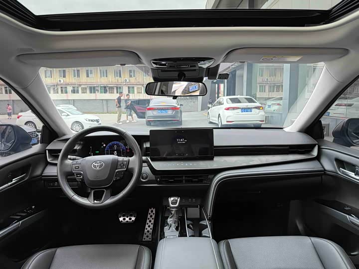Toyota Camry, 2025 — фото 5 из 9