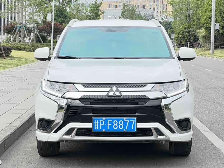 Mitsubishi Outlander, 2022 — фото 3 из 9