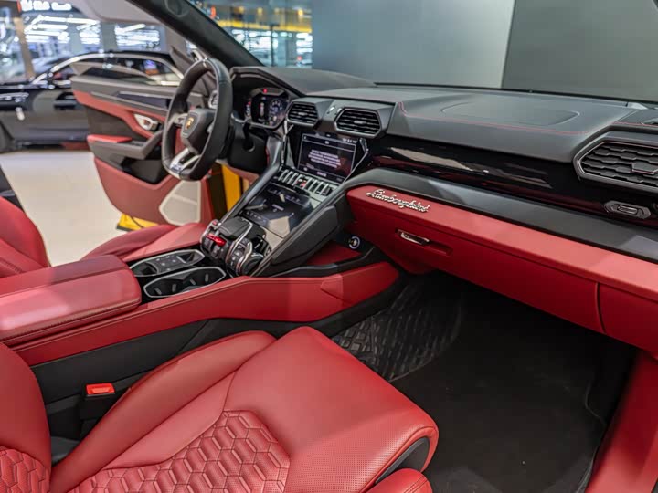 Lamborghini Urus, 2022 — фото 6 из 9