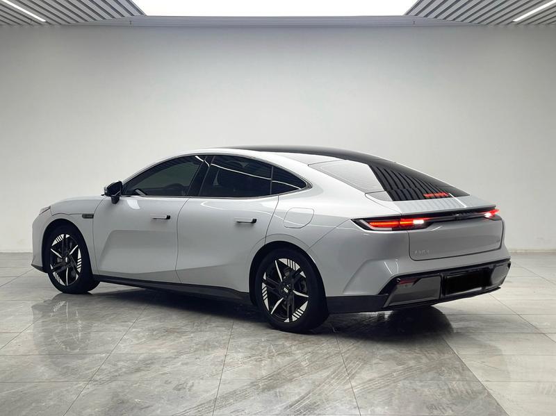Geely Galaxy E8, 2024 — фото 5 из 11