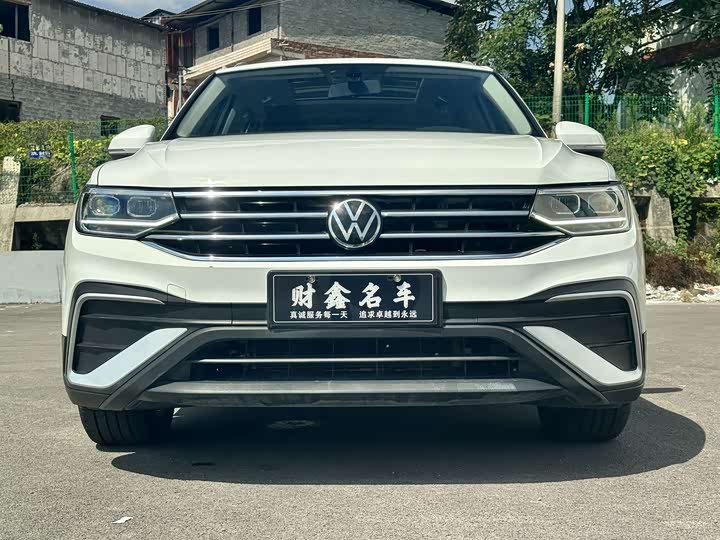 Volkswagen Tiguan L Pro, 2023 — фото 2 из 9