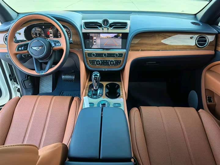 Bentley Bentayga, 2024 — фото 7 из 9