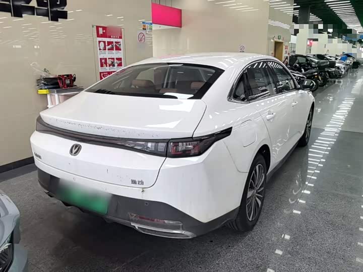 Changan Eado EV, 2026 — фото 7 из 9