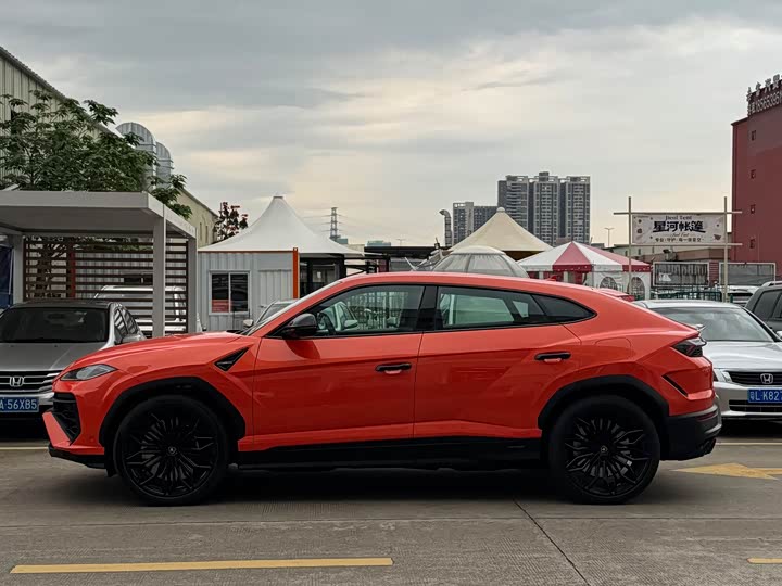 Lamborghini Urus SE, 2026 — фото 3 из 9
