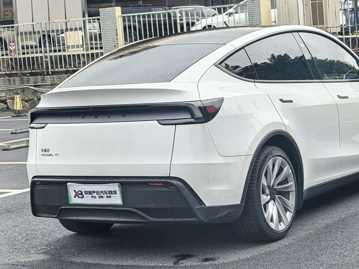 Tesla Model Y, 2025 — фото 6 из 9