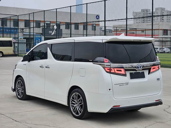 Toyota Vellfire, 2022 — фото 4 из 9