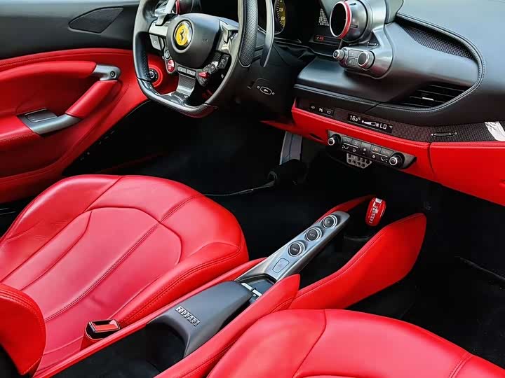 Ferrari F8, 2022 — фото 4 из 7