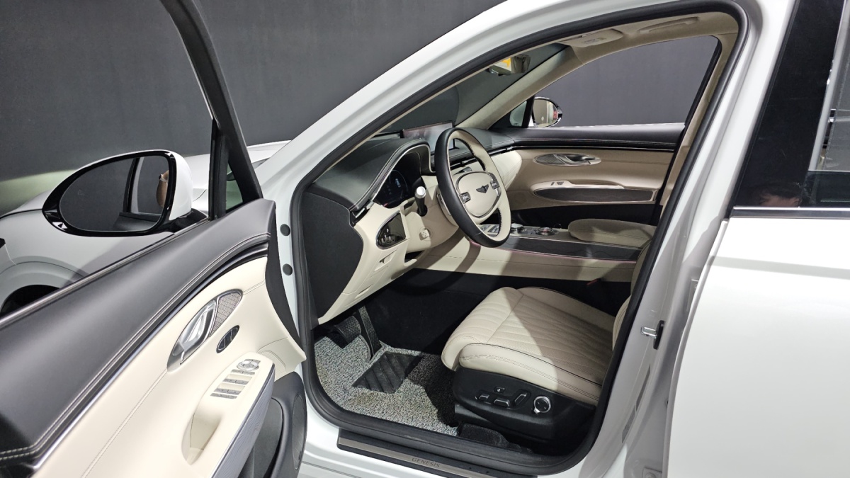 Genesis GV70, 2023 — фото 9 из 12