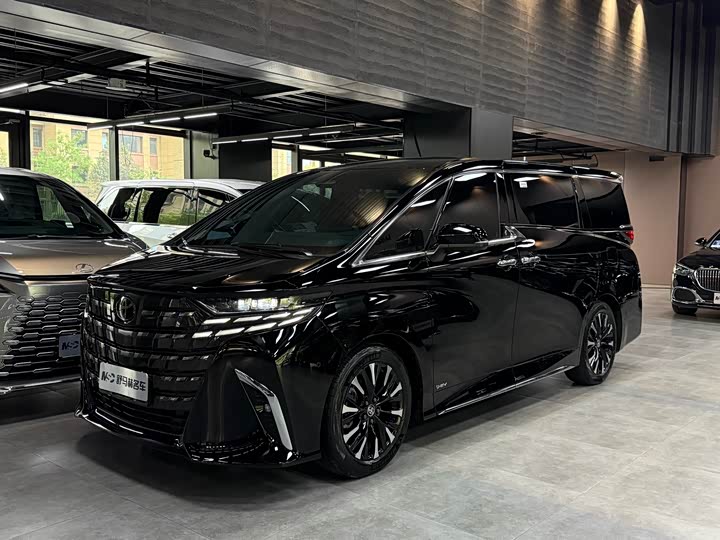 Toyota Alphard, 2024 — купить в Казани под ключ