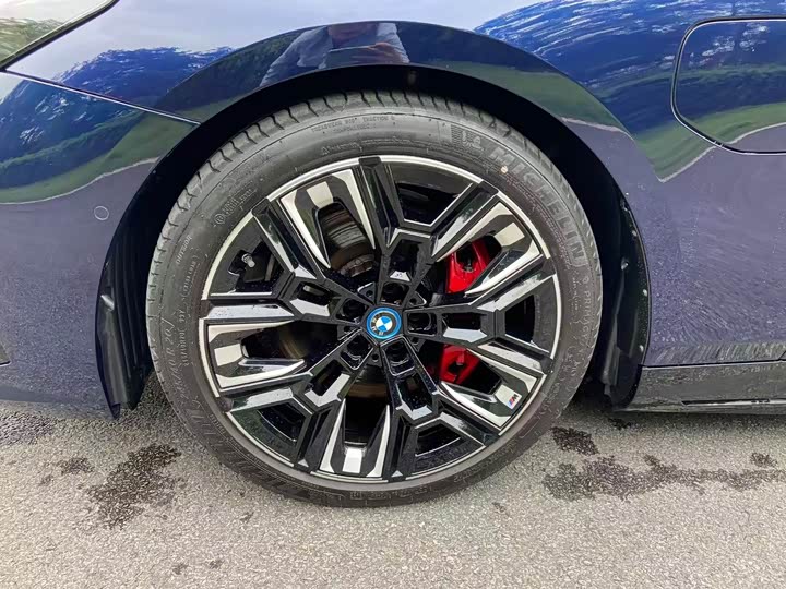 BMW i5, 2023 — фото 6 из 9