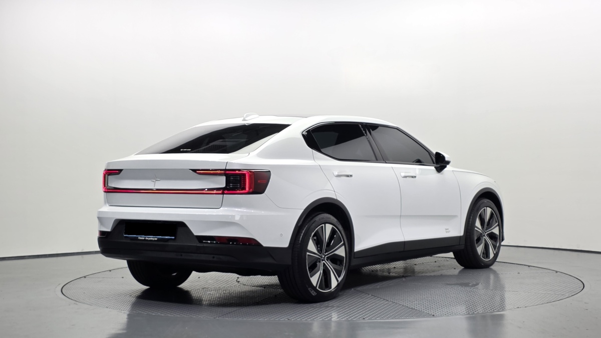 Polestar 2, 2023 — фото 2 из 12