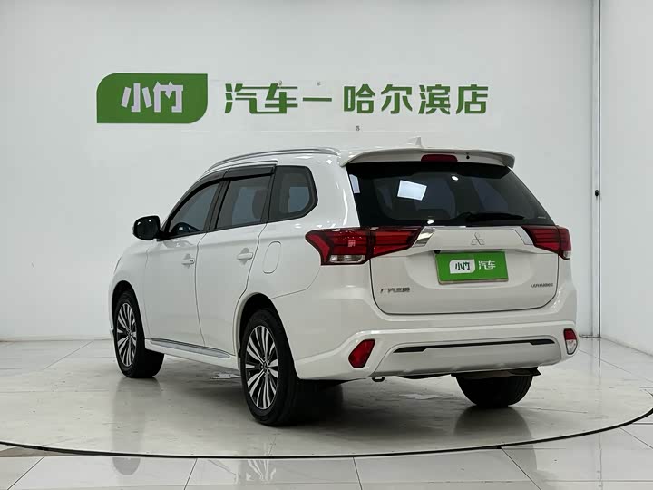 Mitsubishi Outlander, 2023 — фото 4 из 9