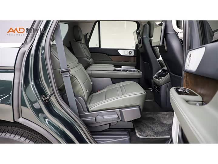 Lincoln Navigator, 2023 — фото 8 из 9