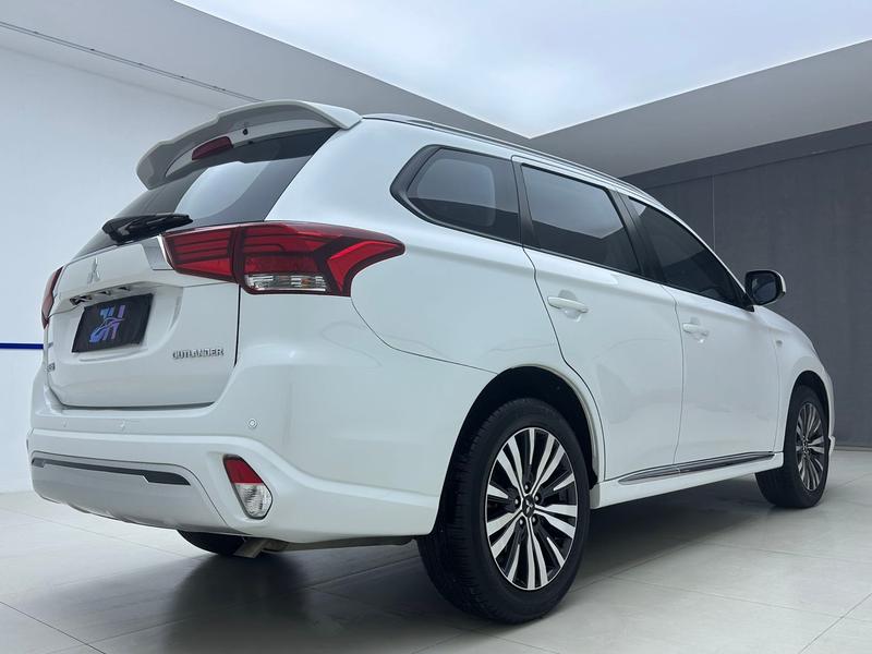 Mitsubishi Outlander, 2022 — фото 6 из 12
