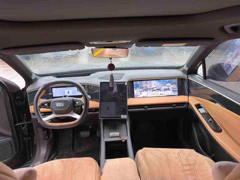 Geely Galaxy L7, 2024 — фото 7 из 11