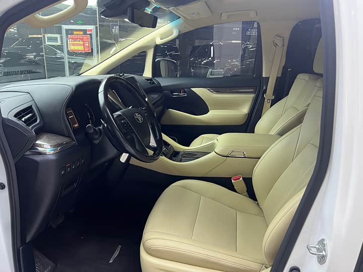 Toyota Vellfire, 2022 — фото 7 из 9