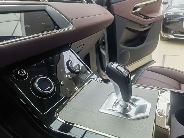 Land Rover Range Rover Evoque L Hybrid, 2024 — фото 9 из 9
